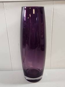 lot 95 image: Hand-made Polish Amethyst Glass Cylinder Vase