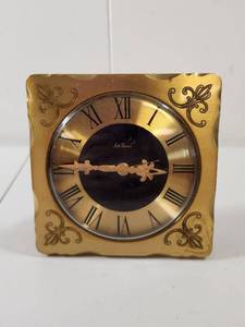 lot 104 image: Seth Thomas Brass Desk Clock with Roman Numerals
