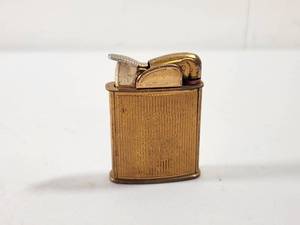 lot 110 image: Evans Automatic Pocket Lighter Gold Tone