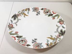 lot 135 image: Daniel Cremieux St Barths Floral Oval Serving Platter