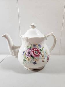 lot 137 image: Price Kensington Floral Teapot with Gold Trim