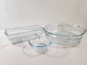 lot 147 image: Fire King Blue Bakeware Set with Decorative Etched Pattern
