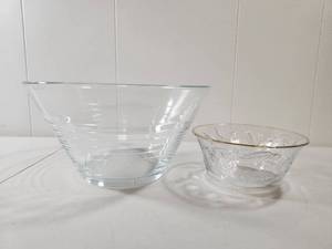 lot 150 image: Clear Glass Bowl Set with Gold Rim and Etched Pattern
