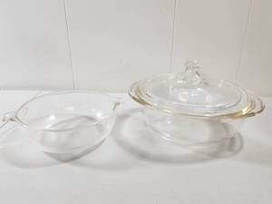 lot 151 image: Pyrex Glass Casserole Dish with Lid and Bowl Set