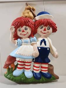 lot 170 image: Raggedy Ann and Andy Ceramic Figurine Set