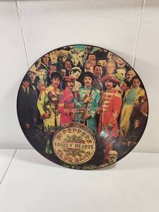 lot 183 image: Beatles Sgt Peppers Lonely Hearts Club Band Picture Disc Clock