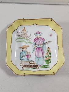 lot 194 image: Chinese Porcelain Decorative Plate with Wall Hangers