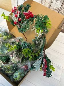 lot 222 image: Christmas Garland, 6 feet - Retail $0