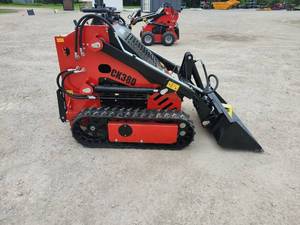lot 7006 image: Captok Skid Steer Loader  CK380