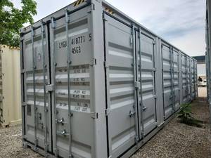 lot 2092 image: 40 High Cube Storage Container, APPROX 102 TALL X 96 WIDE X 40 DEEP  LYGU4187715