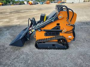 lot 2638 image: Unused Landhonor Mini Skid Steer Loader  ME380X2