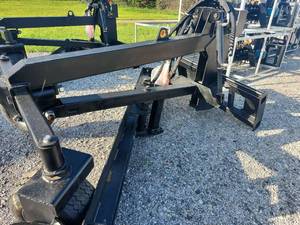 lot 3029 image: Unused Suihe Skid Steer Grader Attachment  Hoses Have Damage (See Photos)&nbsp