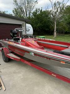 lot 11 image: 1987 Skeeter Starfire Bass Boat with Mercury 175hp
