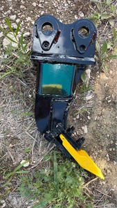 lot 427 image: Mini Ex Hydraulic Excavator Ripper Attachment with Yellow Shank