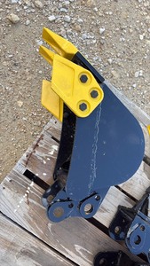lot 429 image: Mini Excavator Bucket Attachment with Side Cutters