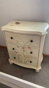 lot 911 image: Hand Painted Floral Chest of Drawers 28X24X15