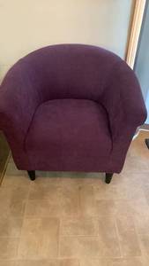lot 914 image: Purple Fabric Upholstered Accent Chair 30X42X21