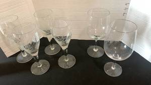 lot 1124 image: Wine glasses