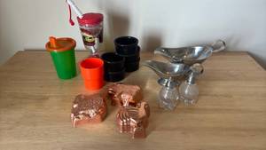 lot 1130 image: Mixed Kitchen and Dining Items