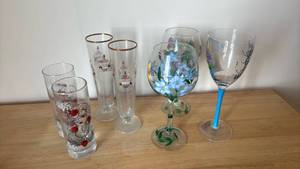 lot 1132 image: Mixed Glass Drinkware Set with Hand Painted Designs