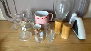lot 1136 image: Mixed Kitchen Items and Glassware Collection