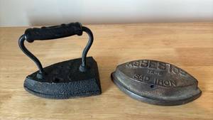 lot 1204 image: Asbestos Cast Iron Sad Iron Set