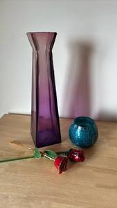 lot 1217 image: Decorative Glass Vase and Mosaic Candle Holder Set with Artificial Rose