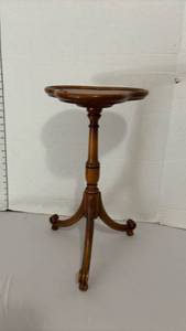 lot 1255 image: Wooden Pedestal Side Table with Tripod Base