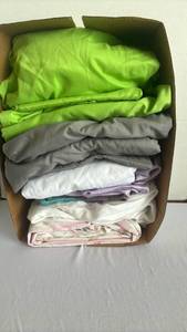 lot 1304 image: Assortment of sheets and pillow cases