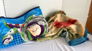 lot 1317 image: Two throw blankets