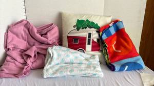 lot 1318 image: Snuggie, pillow and two throw blankets