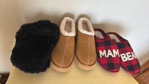 lot 1403 image: Three Pairs of House Shoes 9 to 10