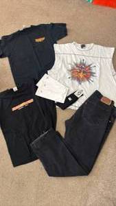 lot 1404 image: Mens Black 501 42x32, Tshirts L XL and Socks