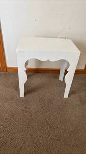 lot 1411 image: Small White Table 18x18x11