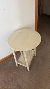 lot 1412 image: Small Ivory Table 23x18