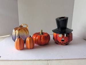 lot 3007 image: Nothing But Pumpkins