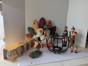 lot 3010 image: Thanksgiving Fall Harvest Decorations