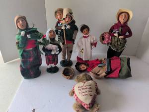 lot 3012 image: Byers Choice Christmas Caroler Figurine Collection Set, and Boyds Bear
