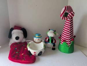 lot 3013 image: Christmas Holiday Decorations with Snoopy stocking