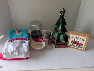 lot 3015 image: Christmas Holiday decorations with stained glass Christmas tree lamp