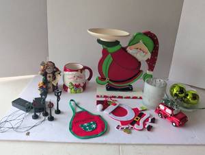 lot 3018 image: Christmas Holiday Decorations and bowls