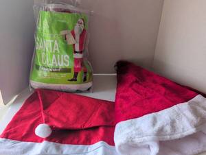 lot 3021 image: Santa Claus Costume Set with Hat