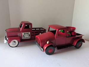 lot 3023 image: Red Holiday Christmas Truck Decorations Set