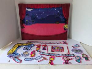 lot 3034 image: Peanuts Felt Advent Calendar Christmas Nativity Set