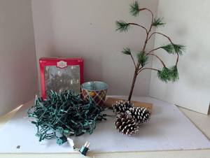 lot 3036 image: Holiday Christmas Decorations with pine cones