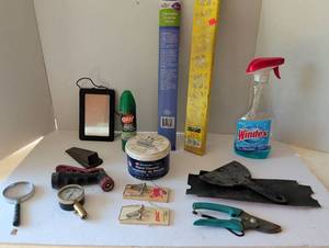 lot 3054 image: Mixed Household and Garden Tool Lot