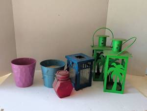 lot 3064 image: Candles, lanterns and a planter