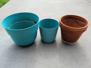 lot 3068 image: Mixed Garden Planters Set of Three