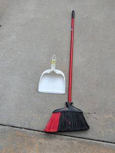 lot 3069 image: Broom and dustpan