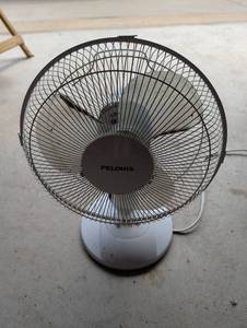 lot 3124 image: Pelonis oscillating fan